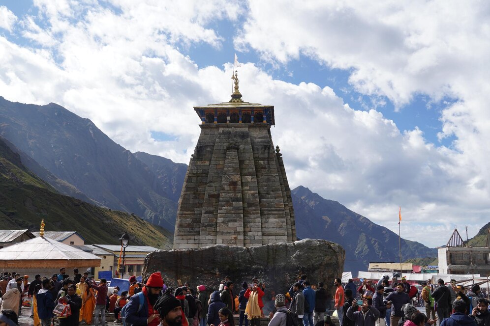 uttrakhand-is-kedarnath-temple-with-tourists