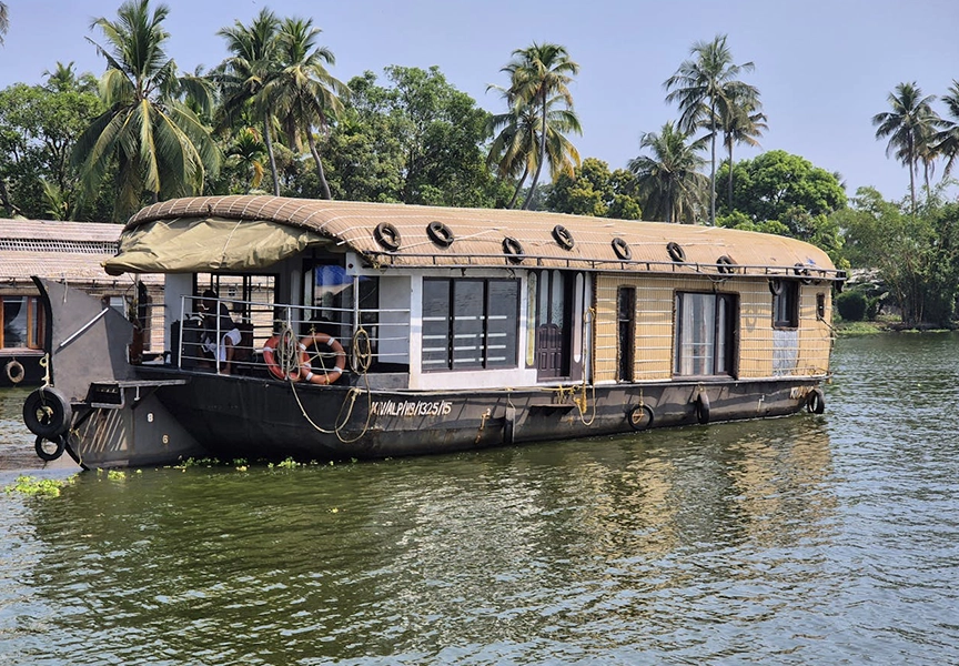 Alleppey Houseboat Packages & Backwater Cruise Tours
