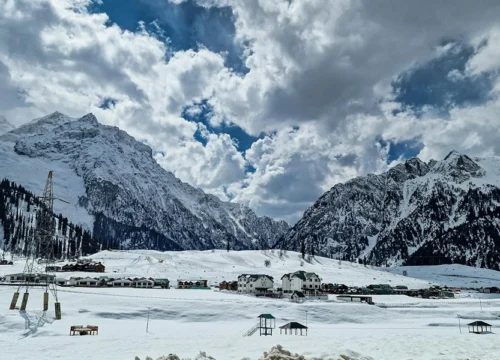 Gulmarg Tour Package – Explore the Snowy Paradise of Kashmir