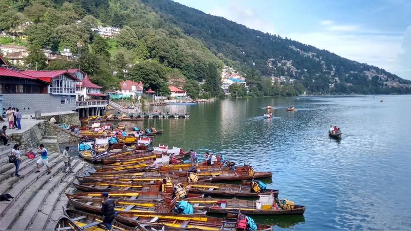 Boating on Naini Lake during Nainital holiday